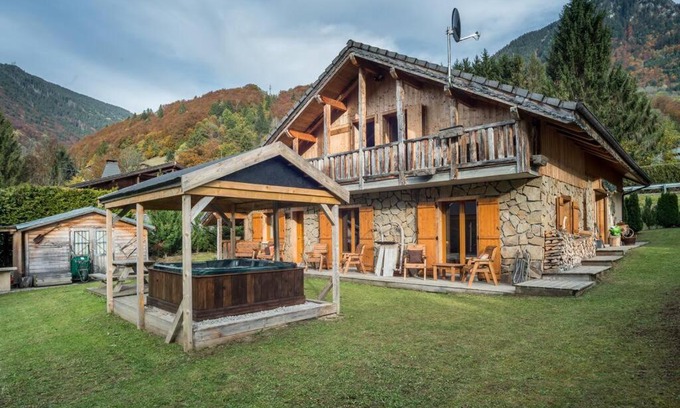 Saint-Jean-dʼAulps Ski Chalet | Discover Comfort at Mountain Voyages - Chalet Allechant