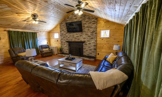 Wilkinson House | Cozy Retreat in the Heart of Hatfield McCoy Trails!