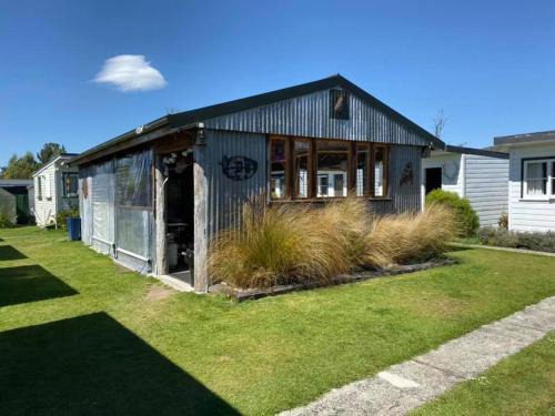Southland Region Resort | Pet-Friendly Retreat: Mountains Edge Cabins with Pool