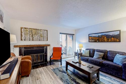 Frisco Apartment | Mountainside Refresh: Family-Friendly with Pool & Hot Tub