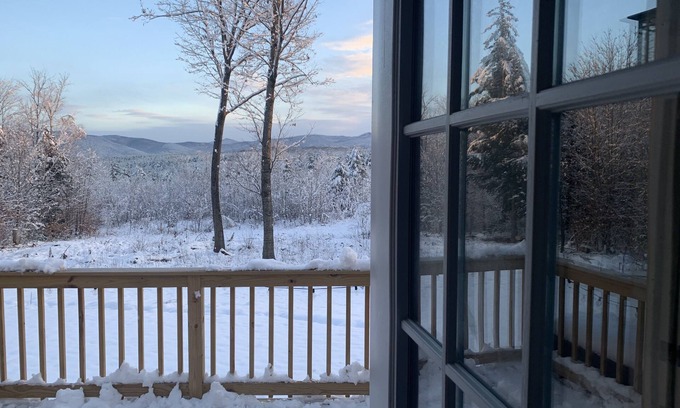 Tamworth Cottage | Pet-Friendly Mountainside Retreat with Breathtaking Views