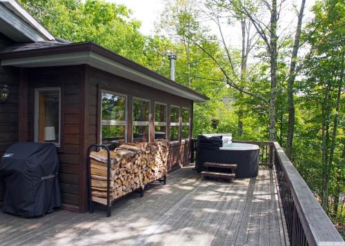 Hunter House | Scenic Mountaintop Retreat with Hot Tub and Night Sky Views