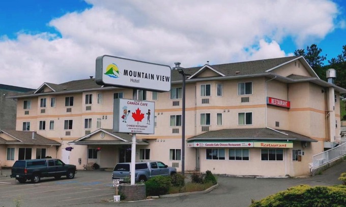 Merritt Hotel | Pet-Friendly MountainView Hotel in Merritt with Pool Access