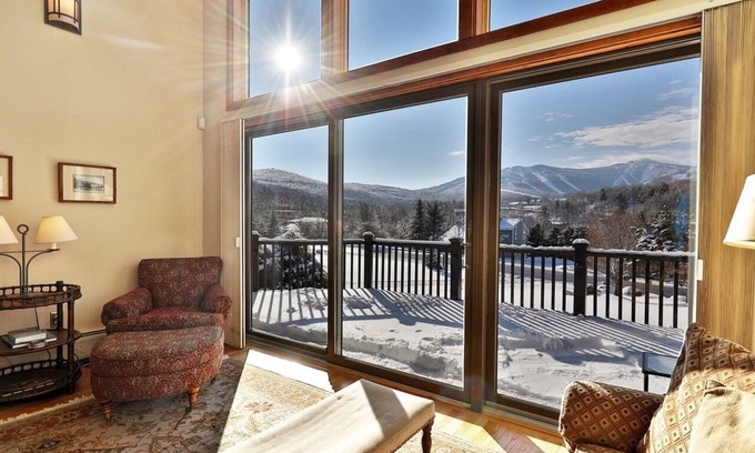 Killington House | MountainView Retreat: Guest Rated 10/10 with Scenic Views!