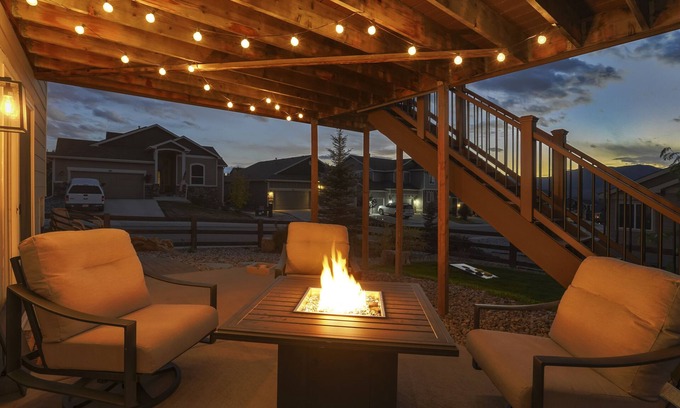 Monument House | Mountainview Marvel: Family-Friendly Getaway with Breakfast