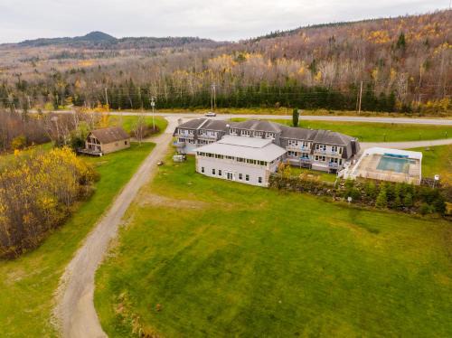 Jackman Apartment | Experience Mountainview Resort: Pet-Friendly with Pool & Hot Tub