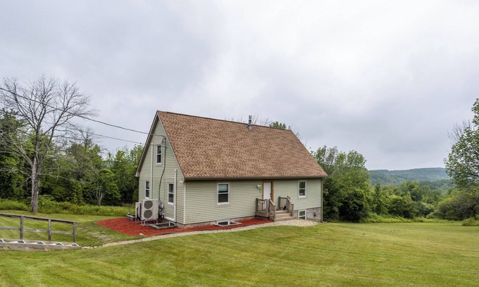 Bristol Hills House | Exceptional Mountainview Secluded Retreat for Families