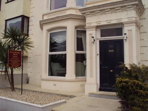 Plymouth Hotel | Family-Friendly Retreat at Mountbatten Hotel - Rated 8.4/10