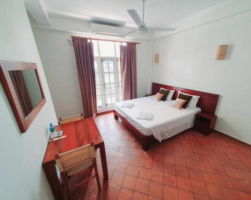 Mount Lavinia House | Oceanfront Retreat at Mount Bay Guest House – Family Friendly