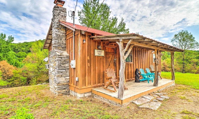 Mountain View Cabin | Mountain View Retreat: Pet Friendly & Near White River