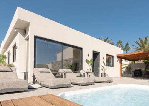 Bali Villa | Relax at Mousses Villa with Pool & Jacuzzi by the Beach