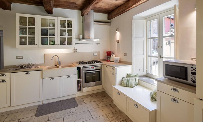 Fivizzano House | Cozy Stone House Retreat in Scenic Tuscany with Pool