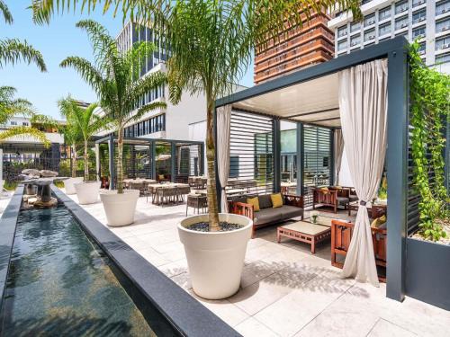 Le Plateau Hotel | Discover Mövenpick Hotel Abidjan: Family-Friendly Stays