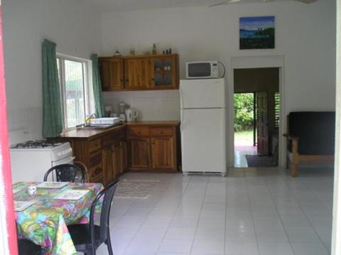 West End House | Stylish Moves Rasta Cottage: 10/10 Rating & Pet-Friendly