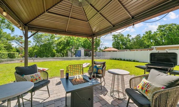 Forest City House | Guest Rated: 10/10 Stay with Movie Night & Fire Pit Fun