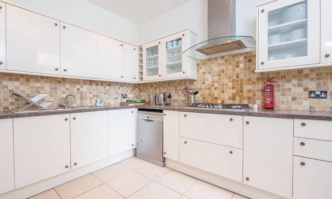 Fishguard Cottage | Spacious Mowbray Holiday Cottage, Pet & Child Friendly Stay