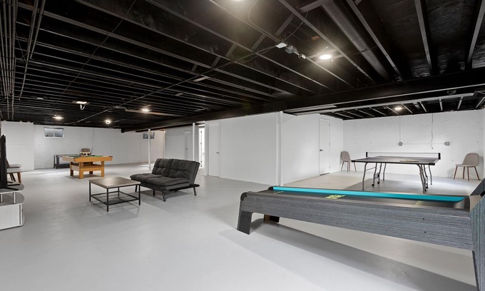 Oswego House | Enjoy Moxie's Game Room with Kings & Family-Friendly Fun
