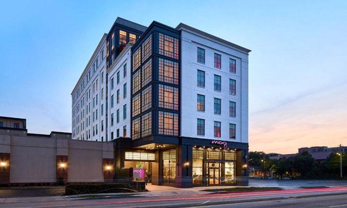 Downtown Charleston Hotel | Explore Moxy Charleston Downtown: Pet-Friendly & Welcoming