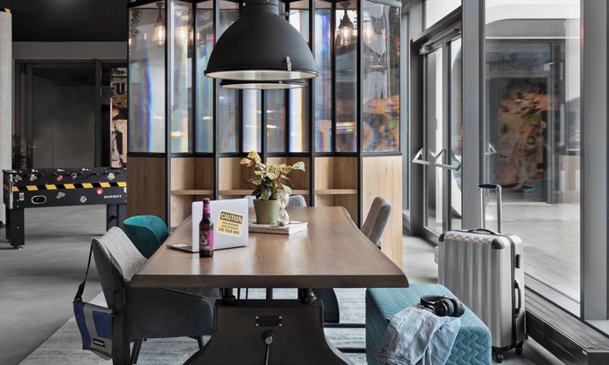 Bahrenfeld Hotel | Modern Moxy Hamburg Altona: Eco-Friendly & Family Friendly
