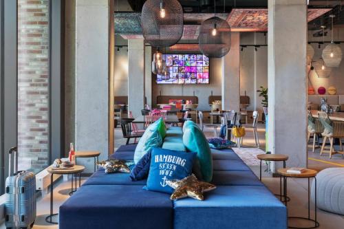 Borgfelde Hotel | Explore Moxy Hamburg City: Pet Friendly & Family Welcoming