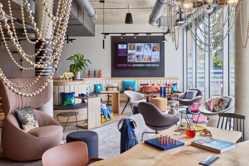 Heide Hotel | Discover Moxy Karlsruhe: Pet-Friendly & Family-Oriented Stay