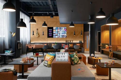 Central Milton Keynes Hotel | Discover Moxy Milton Keynes: Pet-Friendly with Pool Access