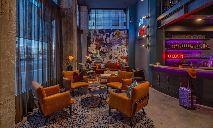 Downtown Phoenix Hotel | Discover Moxy Phoenix Downtown: Exceptional Stay Awaits