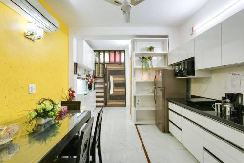 New Friends Colony Apartment | Cozy 1 BHK Apartment Near NFC Market, Pet & Child Friendly