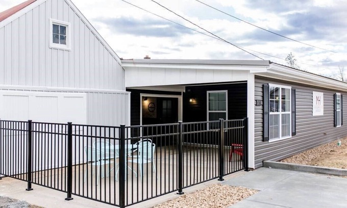 Hermann House | Experience Mozart House: 3-Bedroom Oasis in Downtown Hermann
