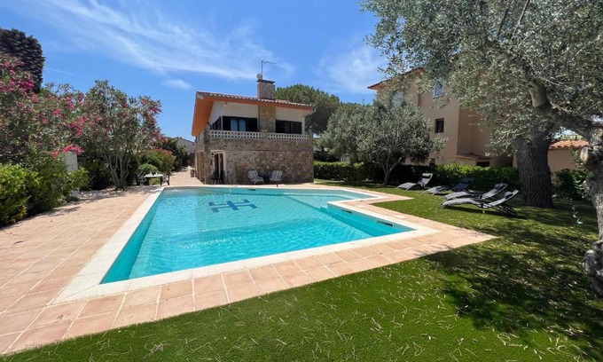 Mas Pinell House | Discover MP - El Perdal: Family-Friendly with a Pool
