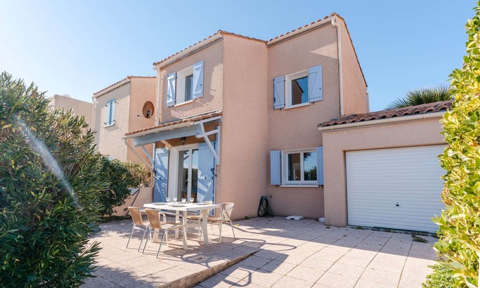 Saint-Pierre-la-Mer House | Inviting MP27 House with Pool Access and Ocean Views