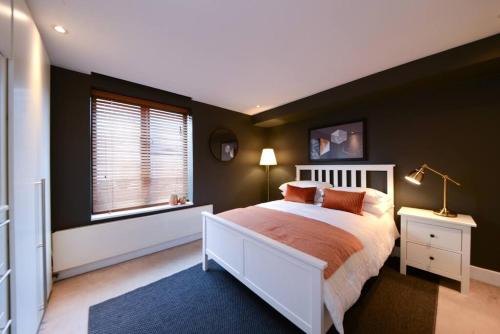 Munster Apartment | Cozy 1-Bed Apartment in Munster Village for Families