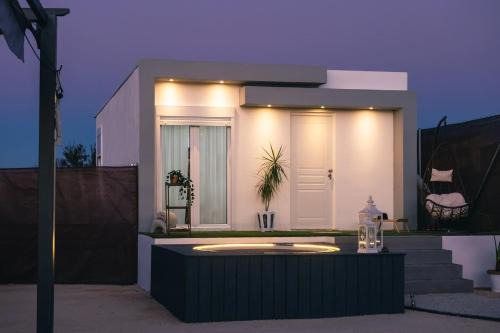 Antequera Apartment | Indulge in Casita Tentación with Private Jacuzzi and Pool