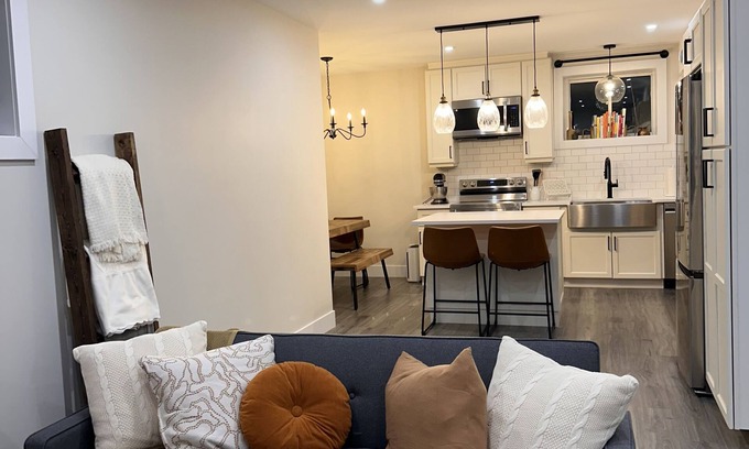 The Nation Apartment | Modern Luxury Apartment Near Calypso Waterpark - 10/10 Rated