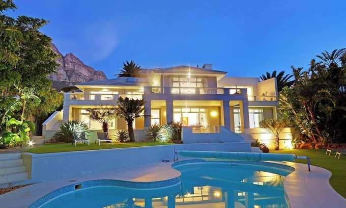 Camps Bay Villa | Oceanfront Escape: Msangasanga - Camps Bay, Rated 10/10