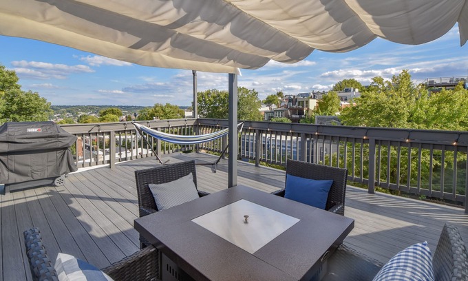 Mount Adams Apartment | Scenic Mt. Adams Retreat with Rooftop Deck & Pool