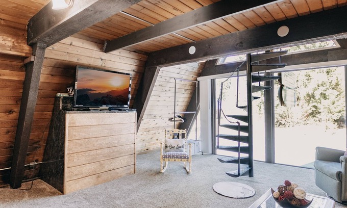 Glacier Apartment | Cozy Mt. Baker Lodging - Perfect for Couples and Pets