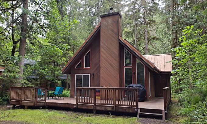 Glacier Cabin | Discover a Cozy Cabin near Mt Baker with Family Amenities