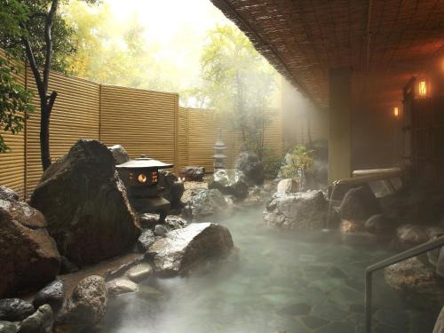 Isawa Onsen Hotel | Experience Mt Fuji Hanayagi no Sho Keizan with Hot Tub Bliss