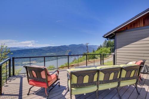 Underwood House | Modern Underwood Home with Deck & Mt Hood Views - 4 Star