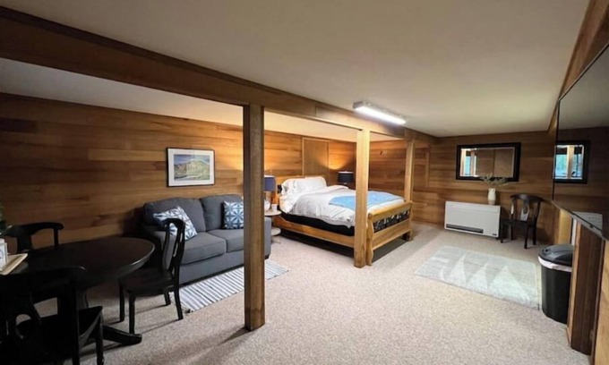 Greenville House | Relax at Mt. House Studio with Hot Springs & Starlink WiFi