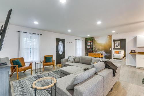 Mount Jackson House | Relaxing Mt Jackson Home with Hot Tub Near Bryce Resort
