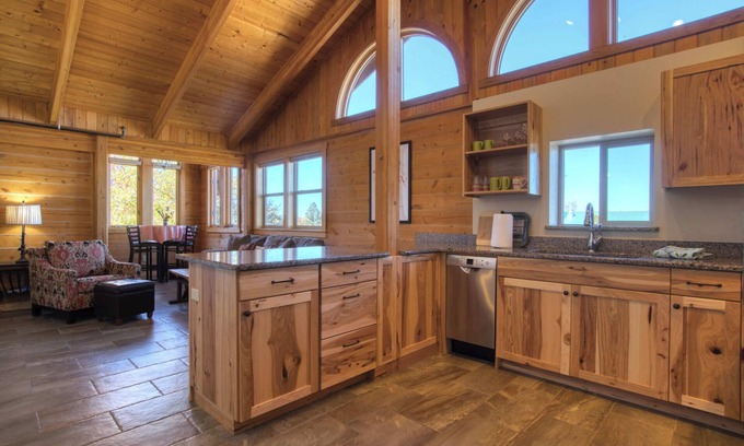 Joseph Condo | Stay at Mt. Joseph Lodge: Top Rated Unit with Kitchen