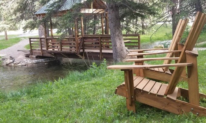 Cheyenne Crossing Cabin | Cozy Mt. Meadows Cabin on Spearfish Creek with Pool