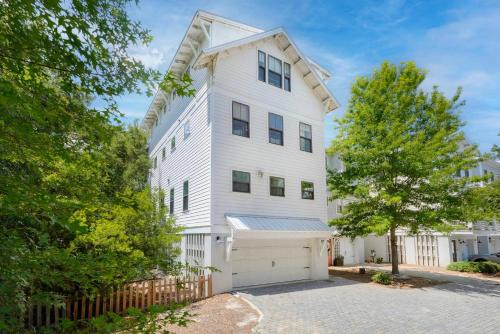 Old Village House | Relaxing Mt Pleasant Beach Retreat near Sullivan's IOP