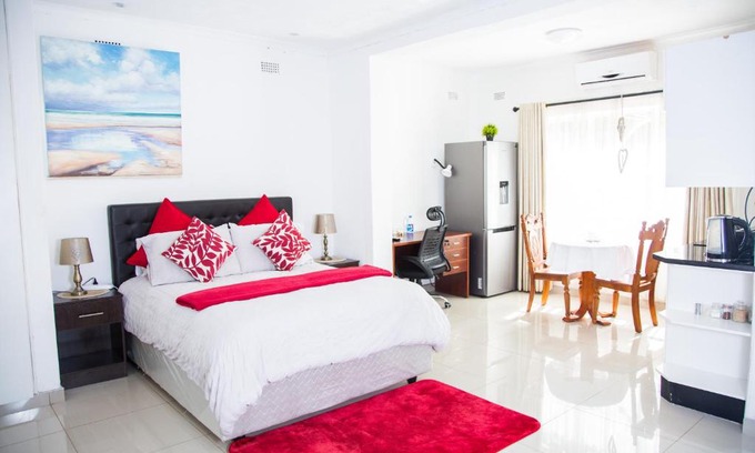 Harare Bed & Breakfast | Relax at Mt Pleasant B'n'B with Oceanfront Views