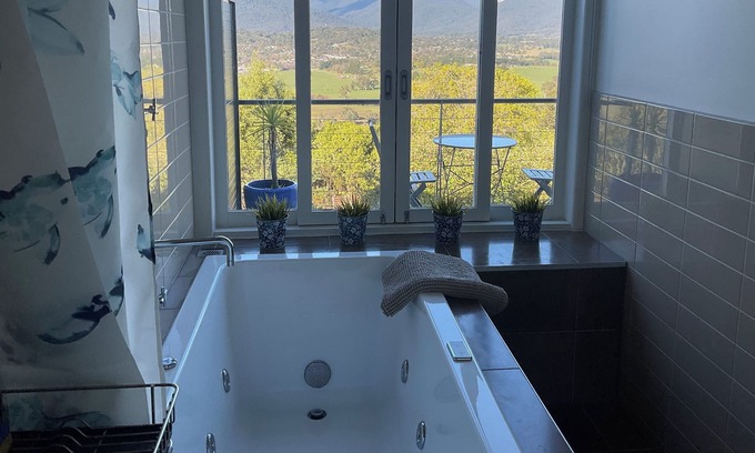 Healesville Apartment | Mt Rael Healesville Suite 1 The Zar - Stunning views & spa