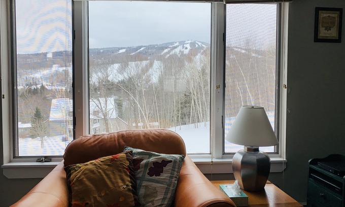 West Dover Condo | Unmatched Comfort at MT SNOW with Prime Moover Access
