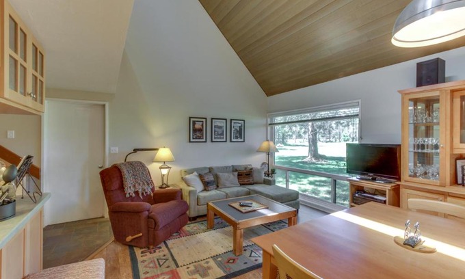 Overlook Park Apartment | Pet-Friendly Retreat at Mt View 06 in Sunriver