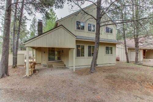 Overlook Park House | Discover Mt View Lane 7: Family-Friendly with Pool & Hot Tub